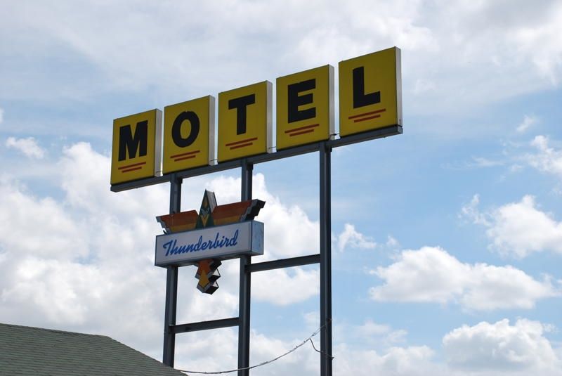 Thunderbird Motel Хилсборо Экстерьер фото